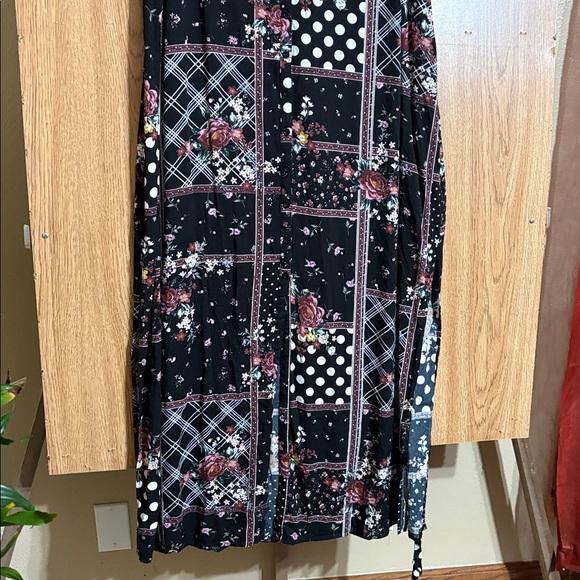 Torrid Black Floral Patchwork Maxi Dress - Picture 4 of 11